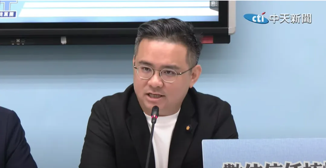黃健豪今痛批，現在不是政治任命有問題，而是任命的這個人到底適不適合放在高鐵公司。（圖/中天新聞）