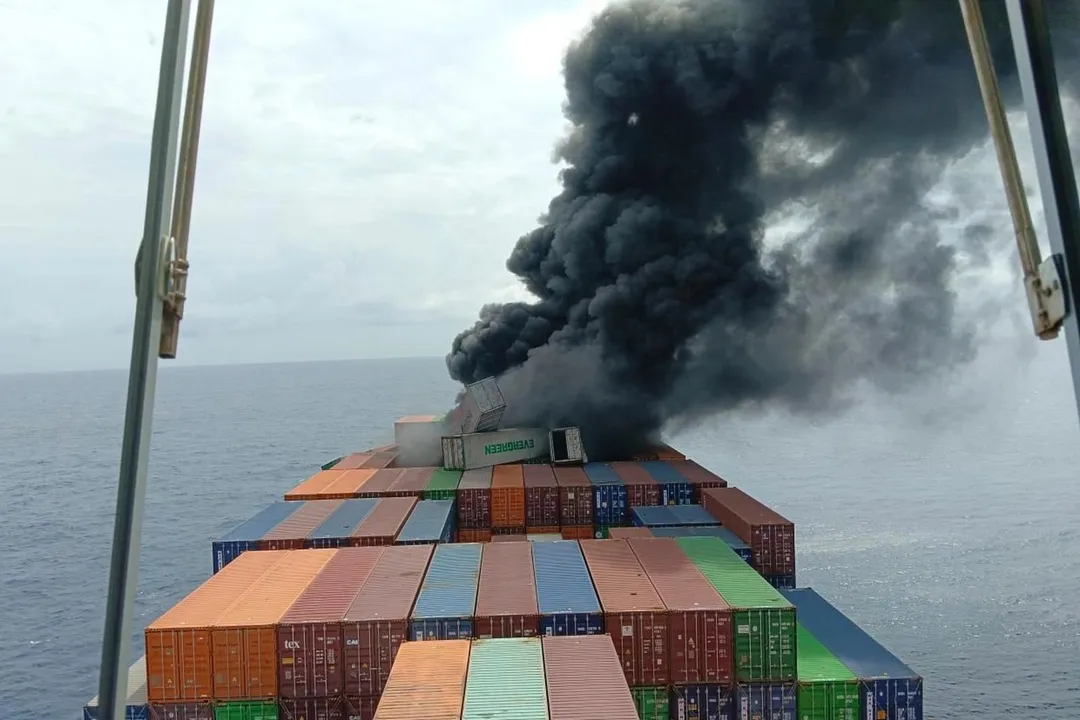 萬海航運旗下「旺春輪」爆炸起火。(圖/美聯社)