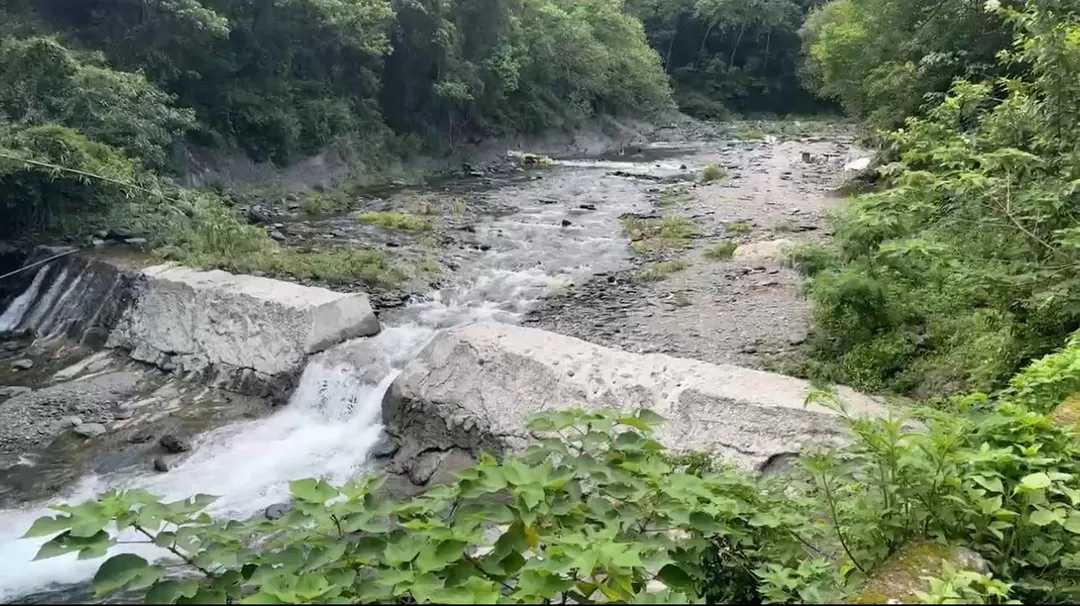 屏東縣三地門溯溪秘境海神宮瀑布發生溺水意外。（圖／翻攝畫面）