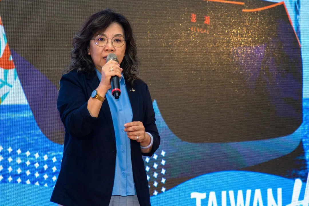 行政院南部聯合服務中心副執行長陳慧玲遭收押禁見，卓榮泰裁示即刻解職。（圖／陳慧玲臉書）