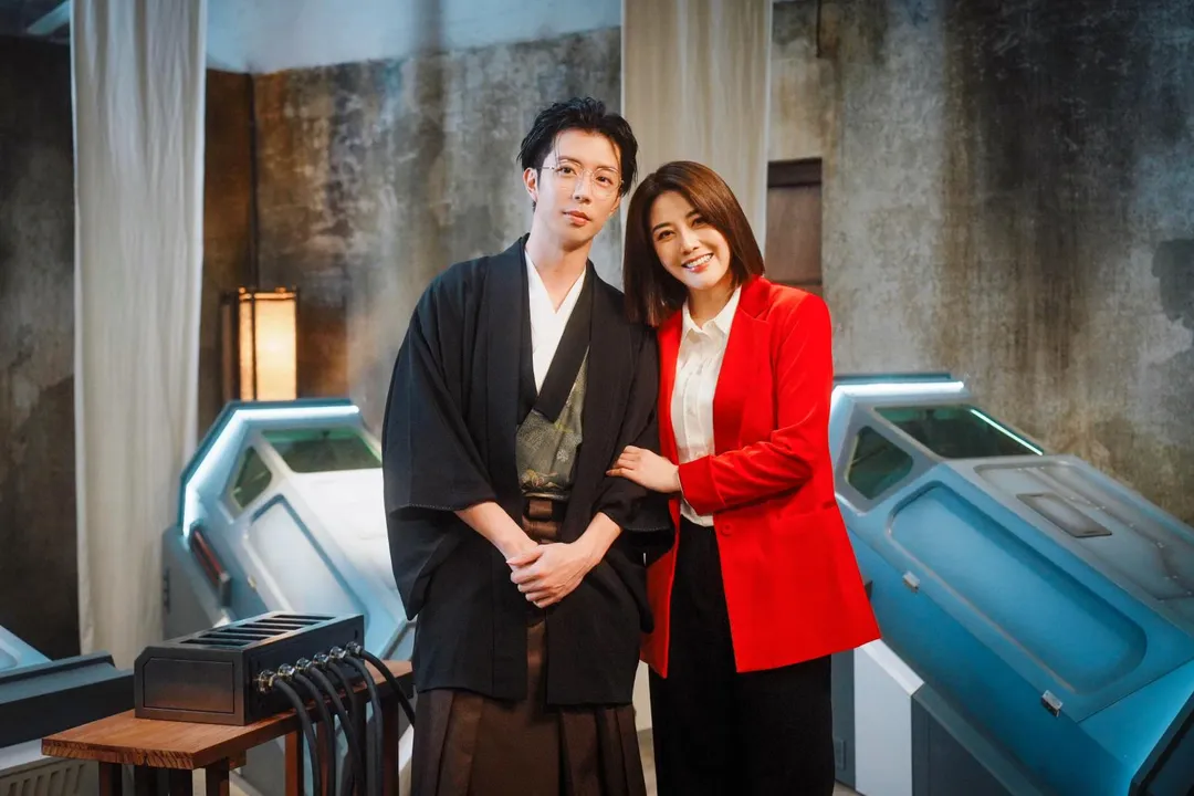 廖允杰、韓瑜在節目中的劇裡飾演姐弟戀夫妻檔。（圖／映底子國際傳媒股份有限公司提供）