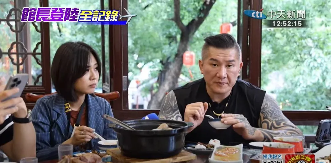館長中午在朱家角的餐廳用餐。(圖/中天新聞)