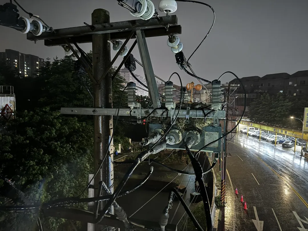 桃園市八德區於12日晚間發生大規模停電事故。（圖／台電提供）
