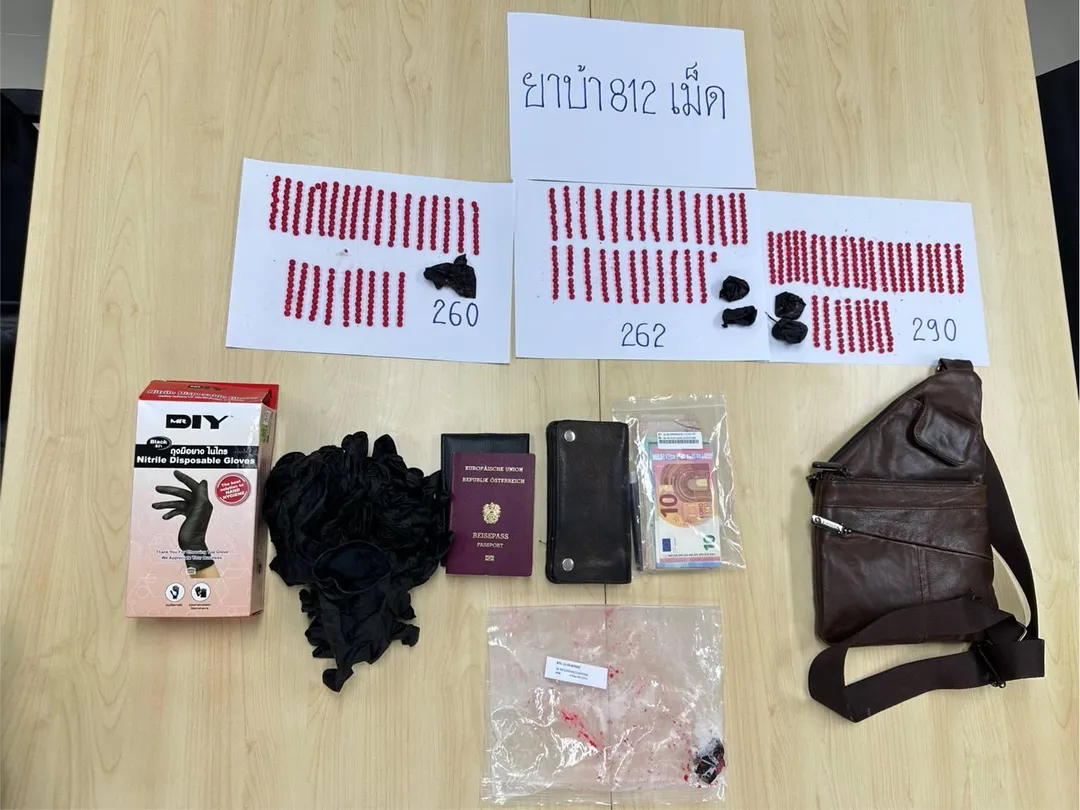 經清點,男子直腸內的毒品包裹共有812粒冰毒。(圖/翻攝自Facebook@สถานีตำรวจนครบาลหัวหมาก)