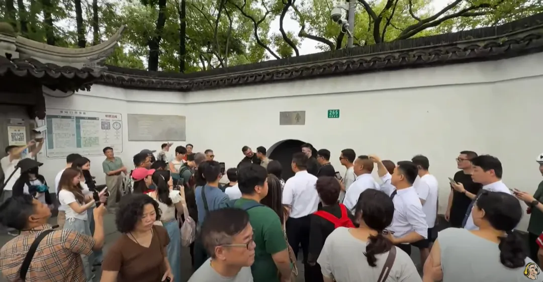 館長的大陸行受到大陸民眾的歡迎。（圖取自館長惡名昭彰YouTube）