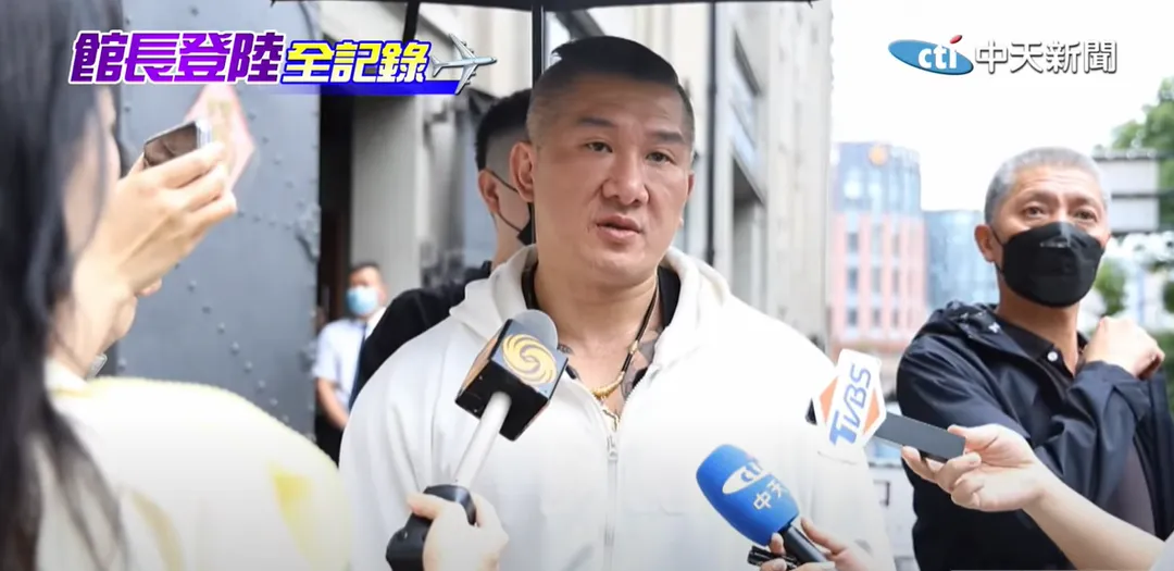 網紅「館長」陳之漢的上海行來到第4天，他今日特地參訪四行倉庫。(圖/中天新聞)