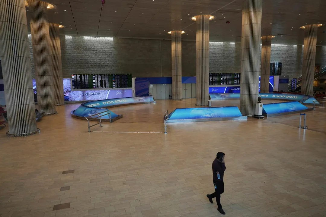 以色列13日向伊朗發動軍事行動，特拉維夫附近的本古里安機場（Ben Gurion Airport）所有航班取消，見不到人潮。（圖／美聯社）