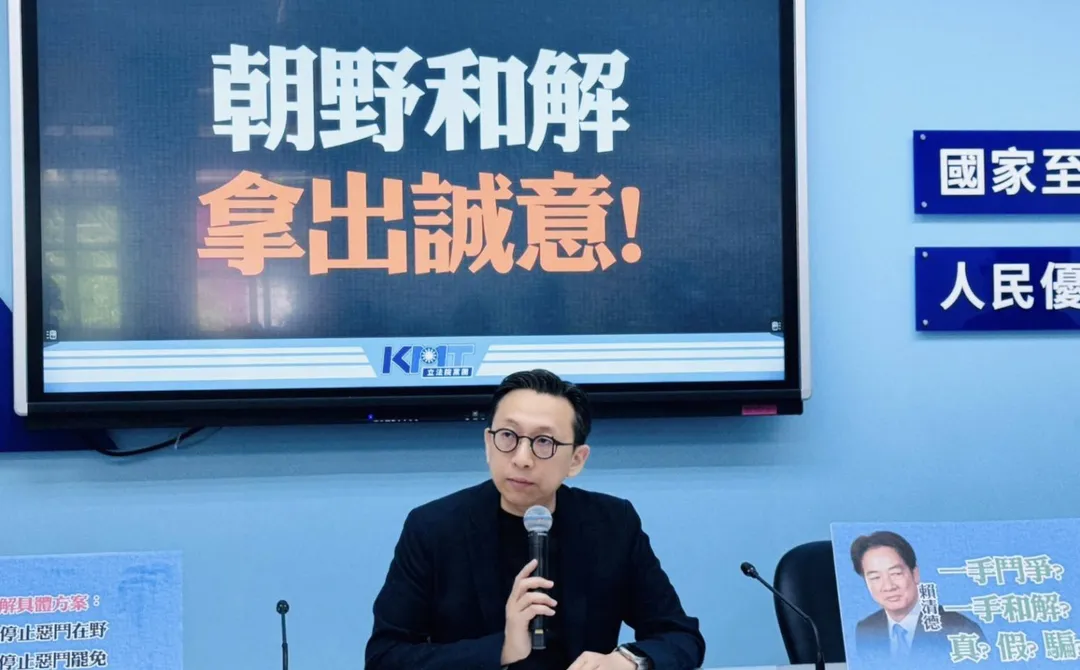 賴清德預定於18日邀請在野黨主席參與國安簡報,葛如鈞今日示警,切勿操作「人前手牽手、背後下毒手」的兩面手法。(葛如鈞辦公室提供)
