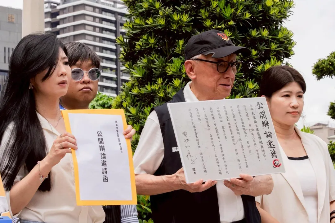 聯電創辦人曹興誠（右）。（圖／擷取自曹興誠臉書）