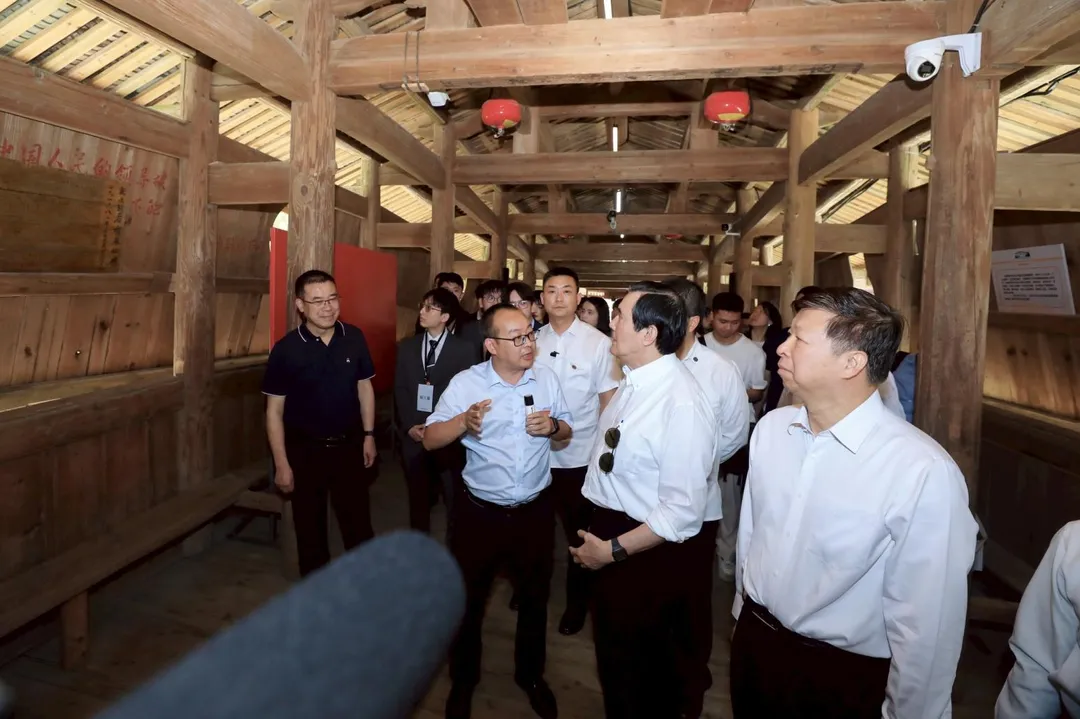 前總統馬英九率領「大九學堂」學生前往大陸參與海峽論壇。（圖／馬辦提供）