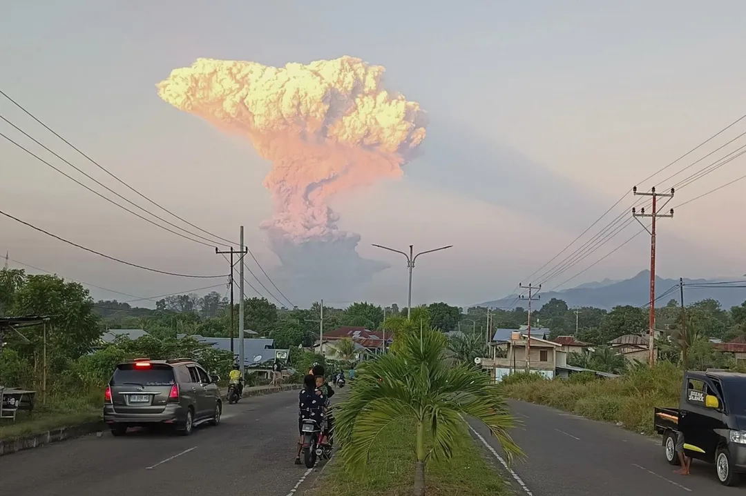勒沃托比火山17日噴發。(圖/美聯社)