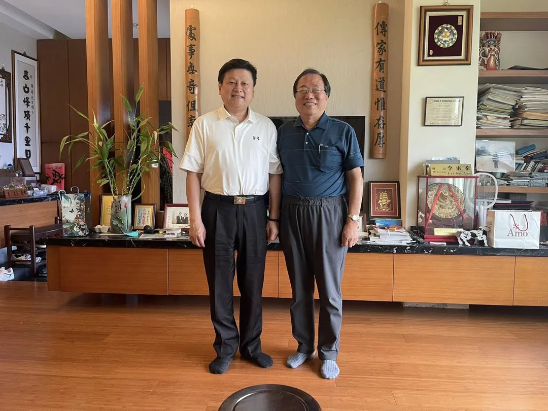 國民黨團總召傅崐萁拜訪全國公務人員協會前理事長李來希。(圖/取自李來希臉書)