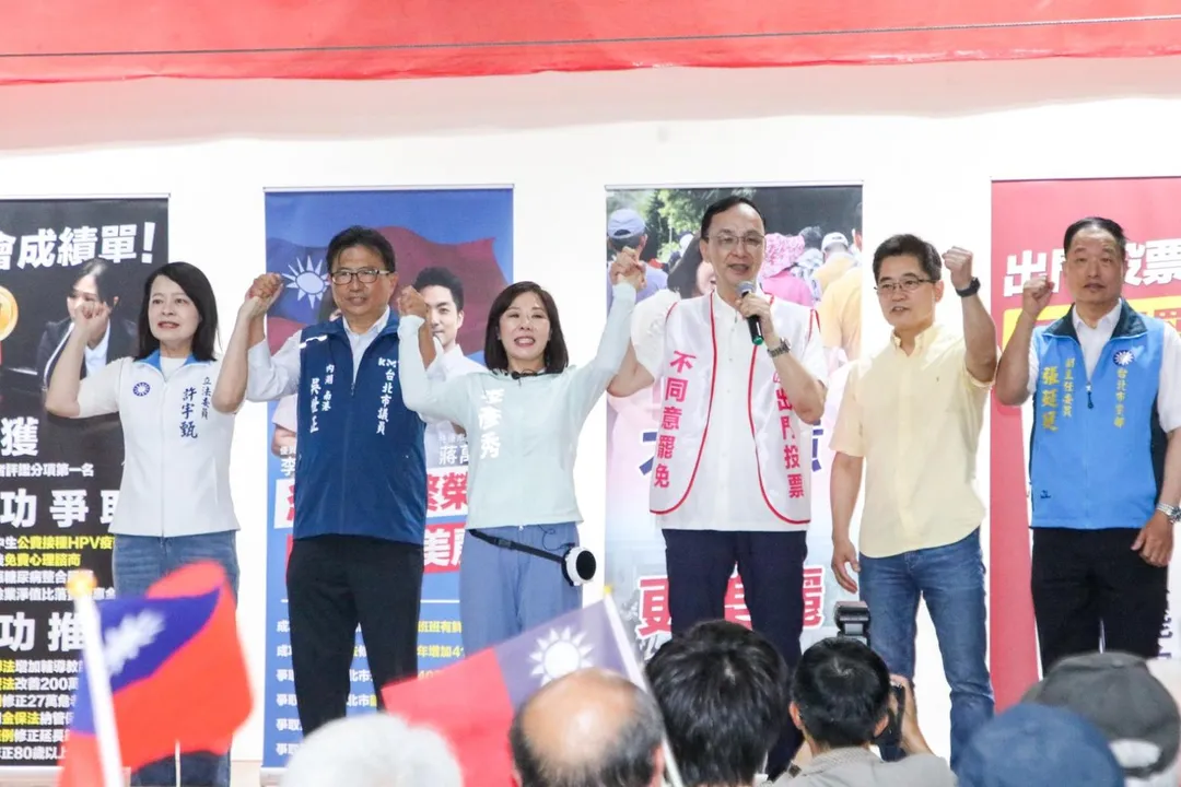 國民黨立委李彥秀今(21日)在南港仁福區民活動中心舉辦「反惡罷 戰獨裁」政策說明會。(圖/國民黨提供)