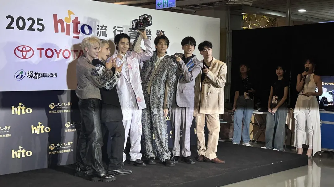 人氣男團Ozone 21日登上《2025 hito流行音樂獎頒獎典禮》帶來「潮流古風組曲」演出。（圖／記者 伍映澄 攝）