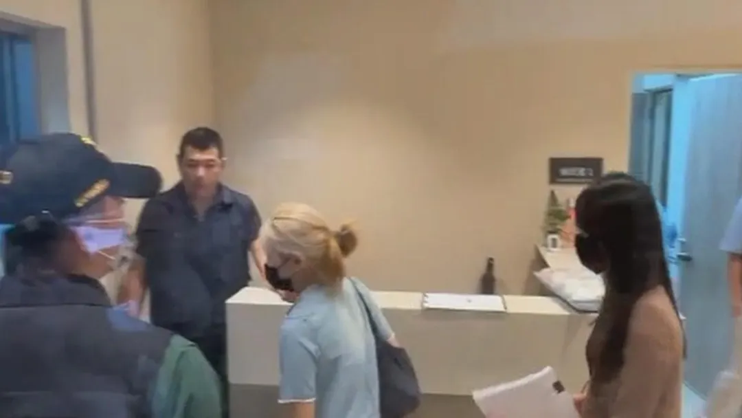 法醫相驗後認定，死因主要是因腹部遭受重創所致。蔡女家屬對此結果表示無異議，檢方將發還遺體，交由家屬處理後事。（圖/中天新聞）