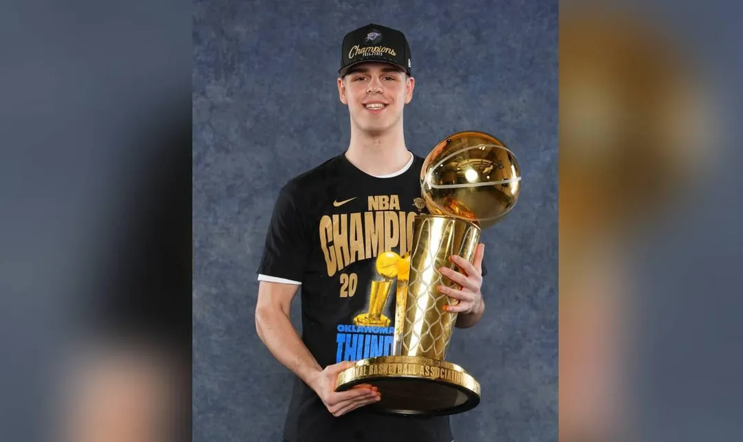托皮奇沒打過任何1場比賽就戴上NBA總冠軍戒。(圖/翻攝自社群平台X)