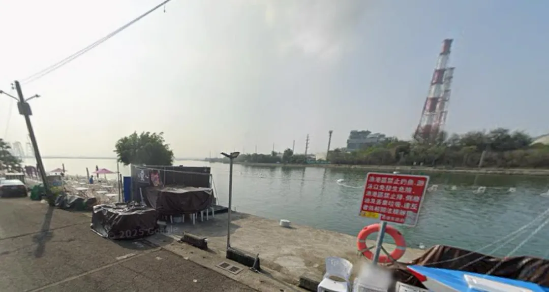 興達漁港發現一具女性浮屍。(圖/翻攝自Google map)