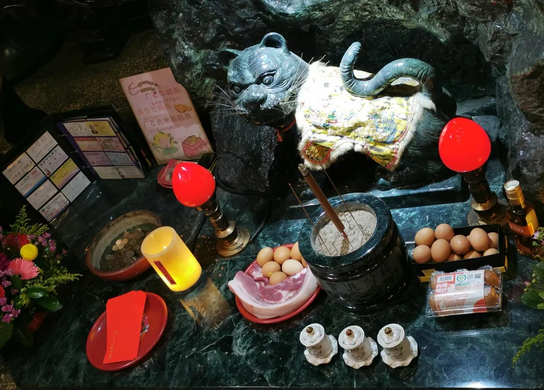 今年國曆6月30日是虎爺生日，民眾可拜虎爺求財。圖為台中都城隍供奉的虎爺。（圖／楊登嵙提供）