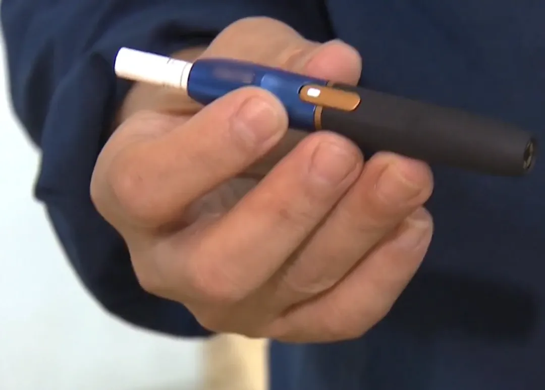 未經健康風險評估核准的加熱菸及其載具不得自國外攜帶回台，違者最高可處新台幣500萬元罰鍰。（圖／報系資料照）