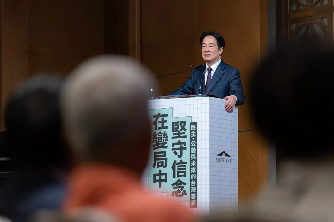 總統出席「『團結國家十講』第二講－桃園市客家青年會『在變局中堅守信念－民主、公義與未來的台灣客家論壇』」。（圖／總統府）