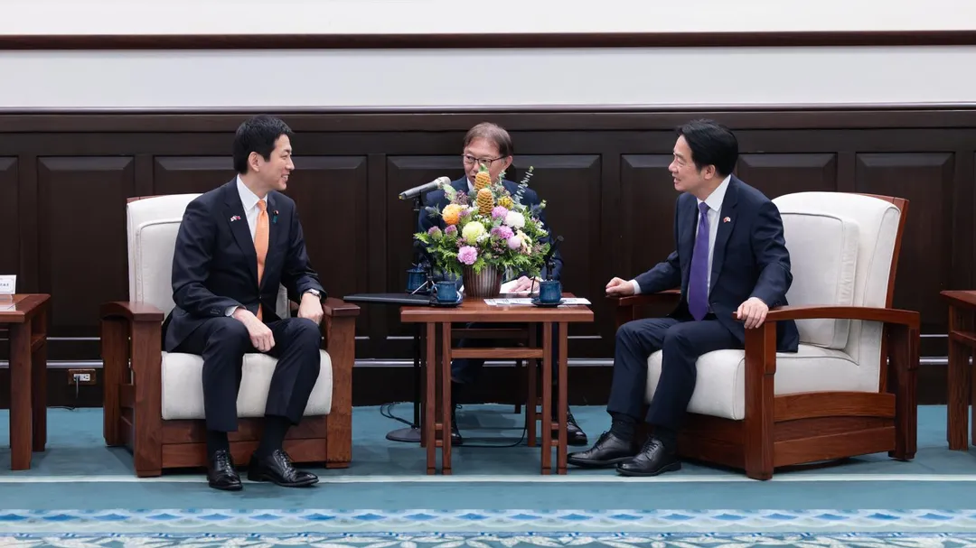 總統賴清德25日接見日本前經濟安保大臣小林鷹之。(圖/總統府提供)