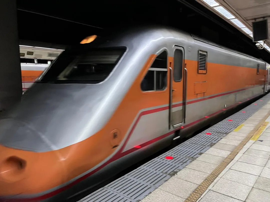 台鐵28日宣布受宜蘭地震影響的4列次列車恢復行車。（示意圖／非當事列車／中天新聞）