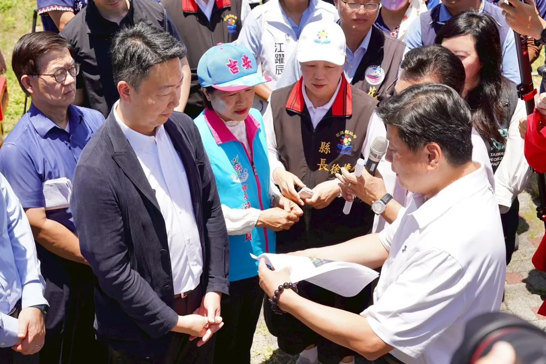 傅崐萁嗆陳世凱若沒肩膀就立刻下台。（圖／傅崐萁立委辦公室提供）