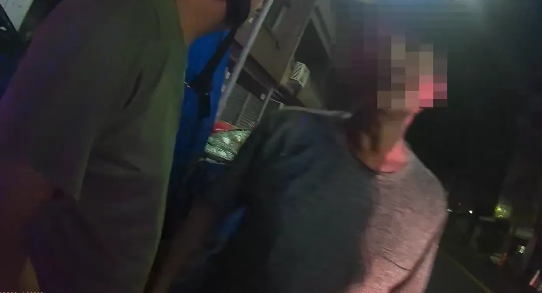 被圍毆的伍男爺爺上前勸架也遭痛毆。（圖／警方提供）