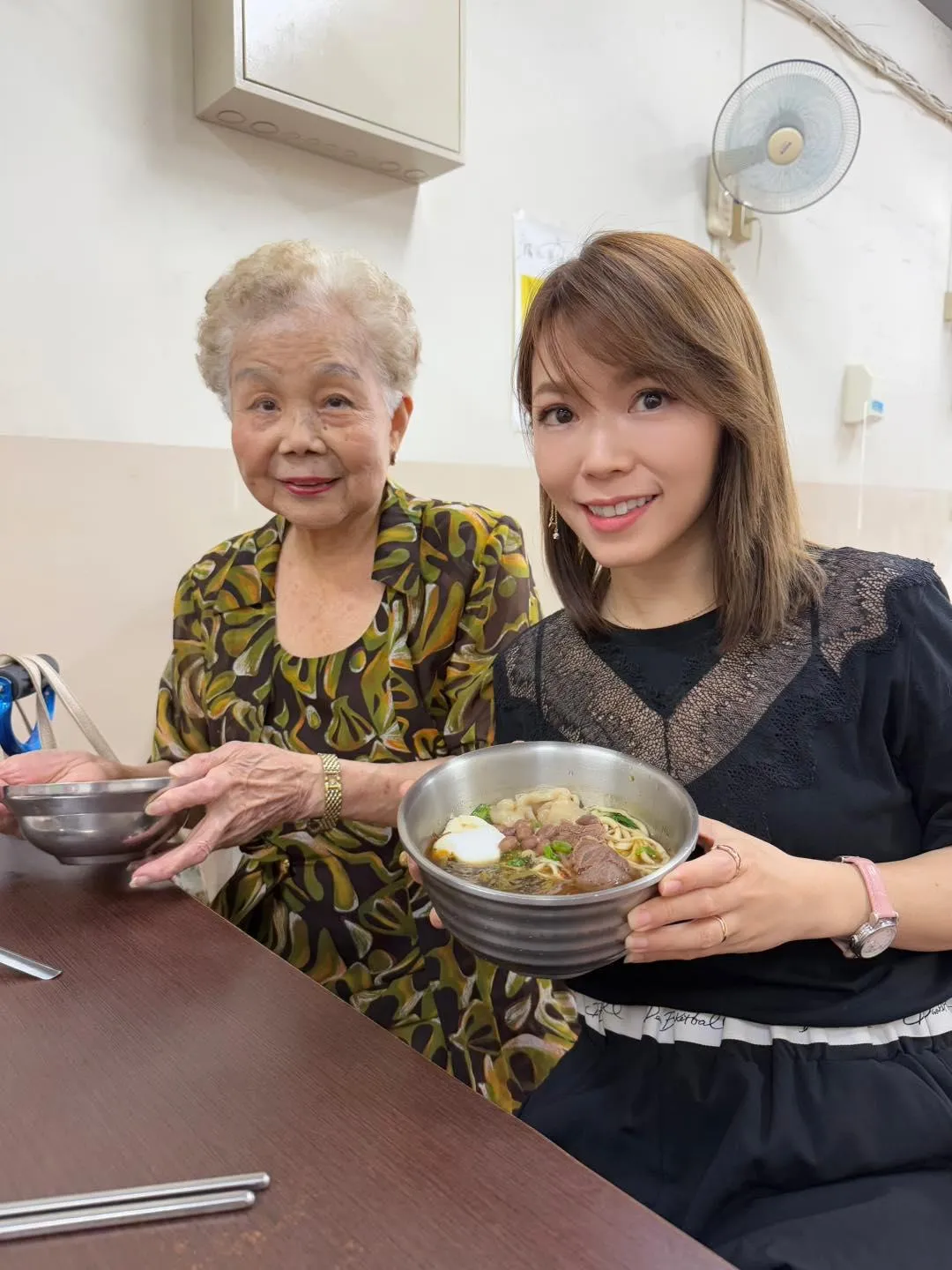 陳智菡探望柯媽。（圖／翻攝陳智菡臉書）