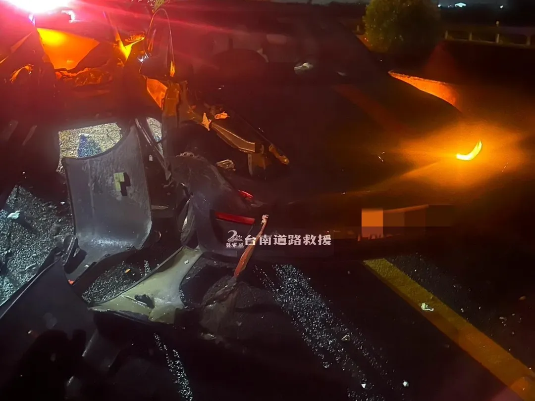 追撞事故傳有民眾受傷。(圖/台南道路救援張家班授權提供)