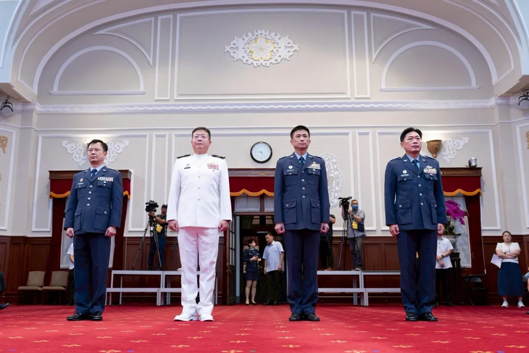 圖左至右，空軍解駿山、海軍鄭永熙，以及空軍鍾坤昌、劉育藤。(圖/總統府)
