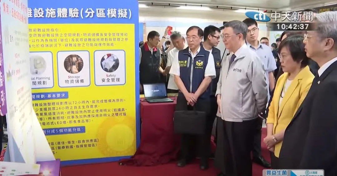 行政院長卓榮泰參觀「國家團結月 守護之盾–防空避難體驗特展」。(圖/中天新聞)