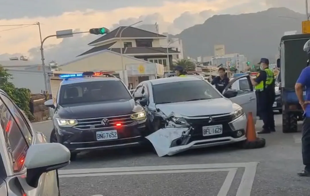 警匪追逐50公里最後攔下車輛。（圖／翻攝畫面）