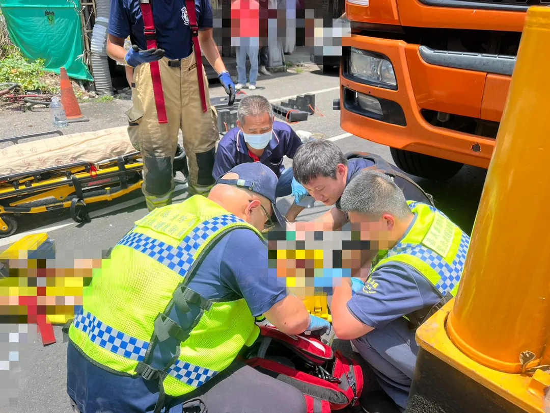 翁姓老婦被救出時已呈現OHCA（到院前心肺功能停止），經送往台南市柳營奇美醫院救治後仍宣告不治。（圖/警方提供）