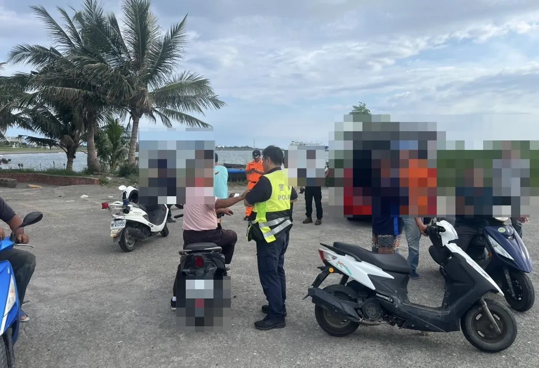 高雄一名男子在海邊疑遭犬隻攻擊不幸溺斃。（圖／翻攝畫面）