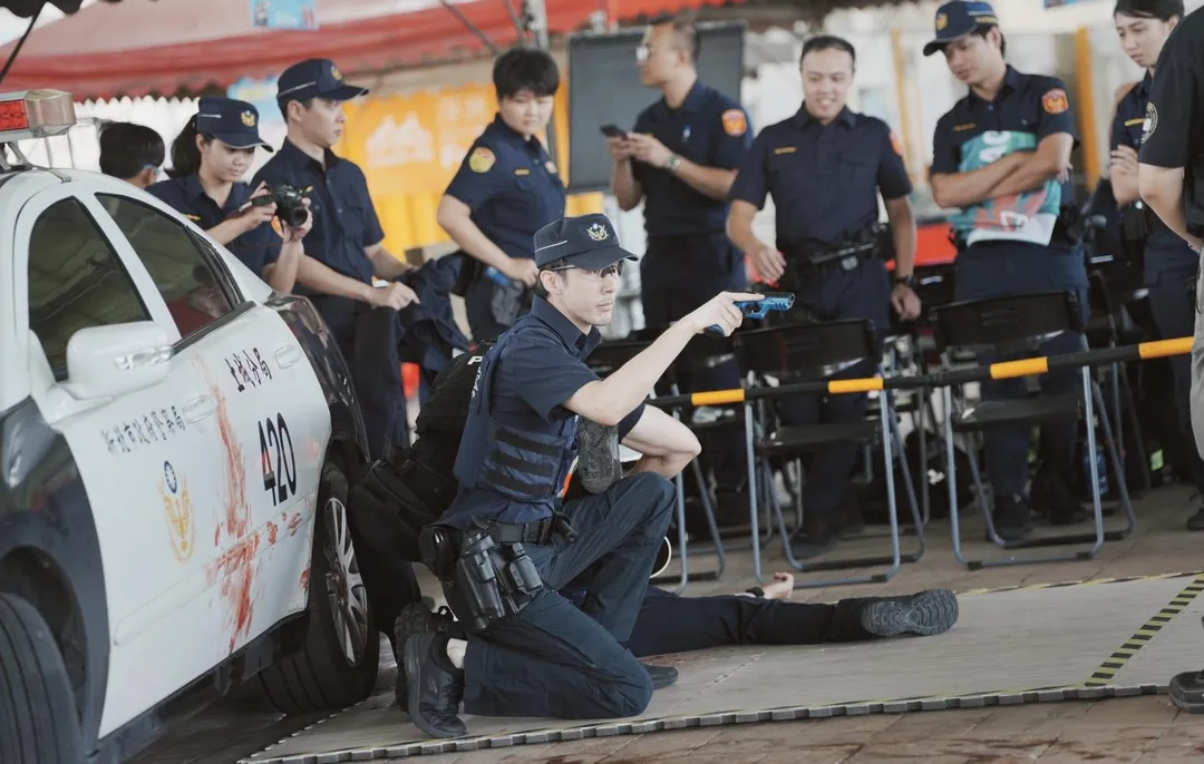 情境模擬員警於執勤中受傷大出血相當逼真。（圖／翻攝畫面）