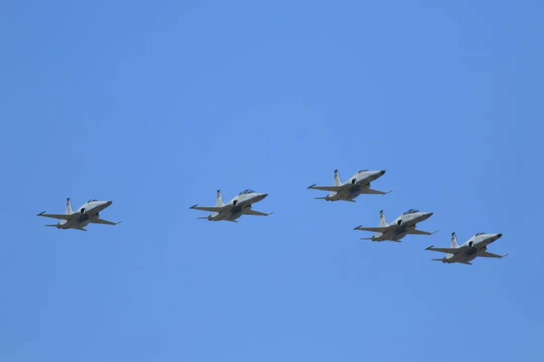 5架RF-5E、F-5F編隊衝場。(圖/宋玉寧攝)
