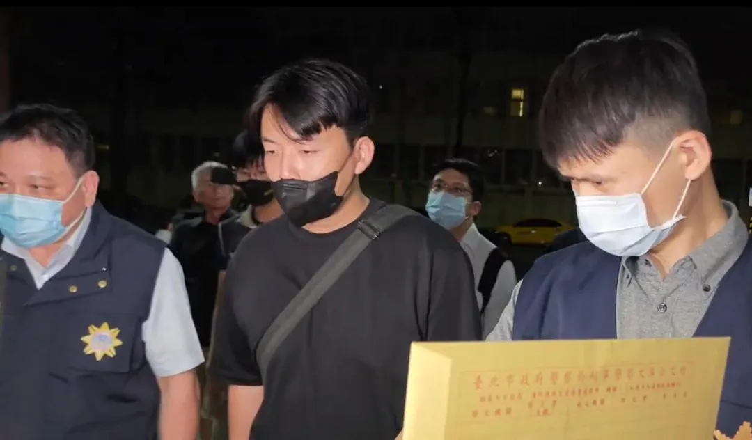 版主戴姓男子遭警方移送地檢署。（圖／翻攝畫面）