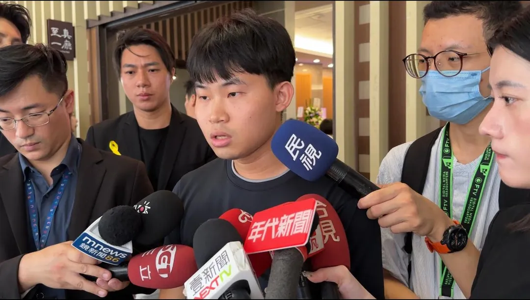 目擊者楊男現身蔡女告別式還原驚恐過程。（圖／翻攝畫面）
