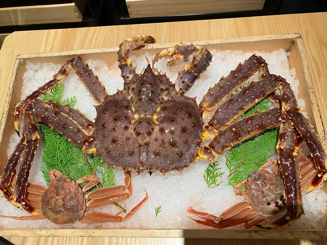 月夜岩主要以鱈場蟹、香箱蟹為食材。（圖／黃宏輝提供）