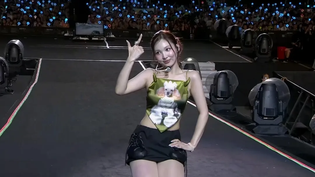 TWICE娜璉與全場粉絲合影。（圖／高雄啤酒節提供）