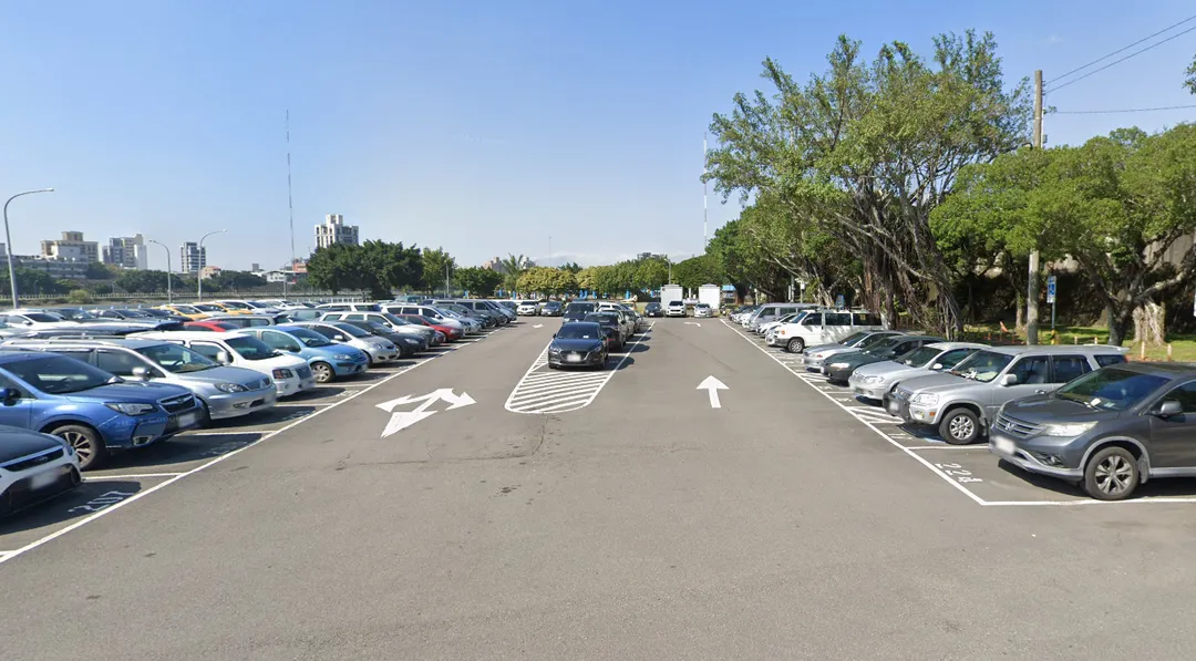 劍潭抽水站堤外停車場。（圖／翻攝自Google地圖）