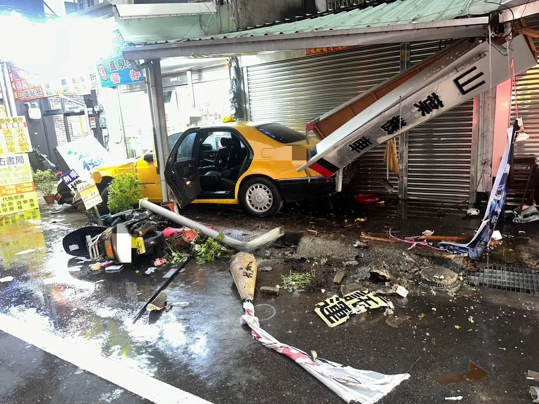 警方研判可能因駕駛突發病失控釀禍。（圖／翻攝畫面）