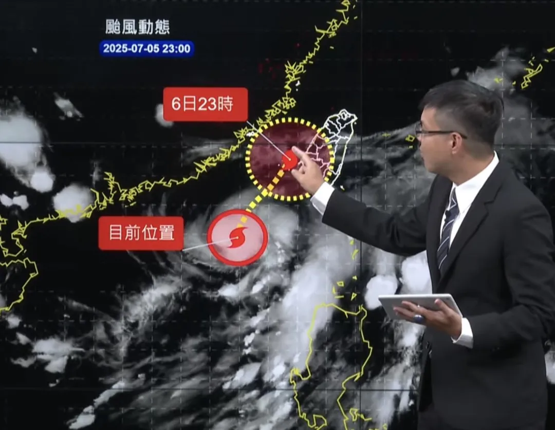 丹娜絲颱風5日深夜仍在鵝鑾鼻西南西方約330公里海面,移動緩慢。(圖/翻攝自YouTube@cwbwebtv)