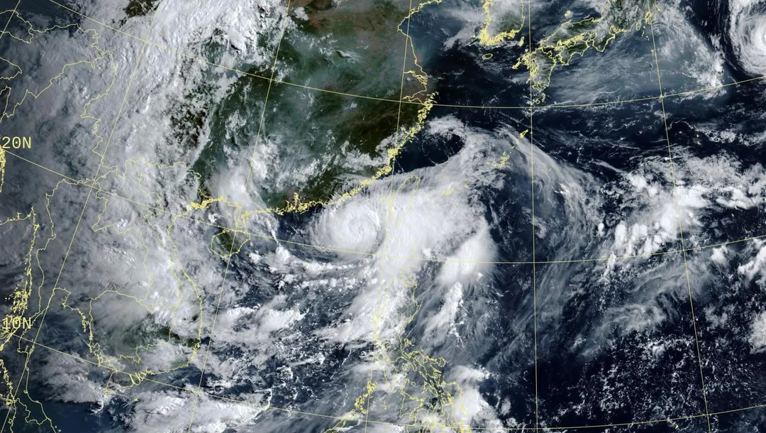 丹娜絲颱風強度稍增強且暴風圈略為擴大。(圖/中央氣象署)