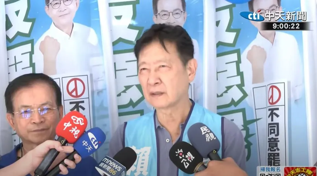 國民黨立委賴士葆(左起)、中廣前董事長趙少康。(圖/中天新聞)