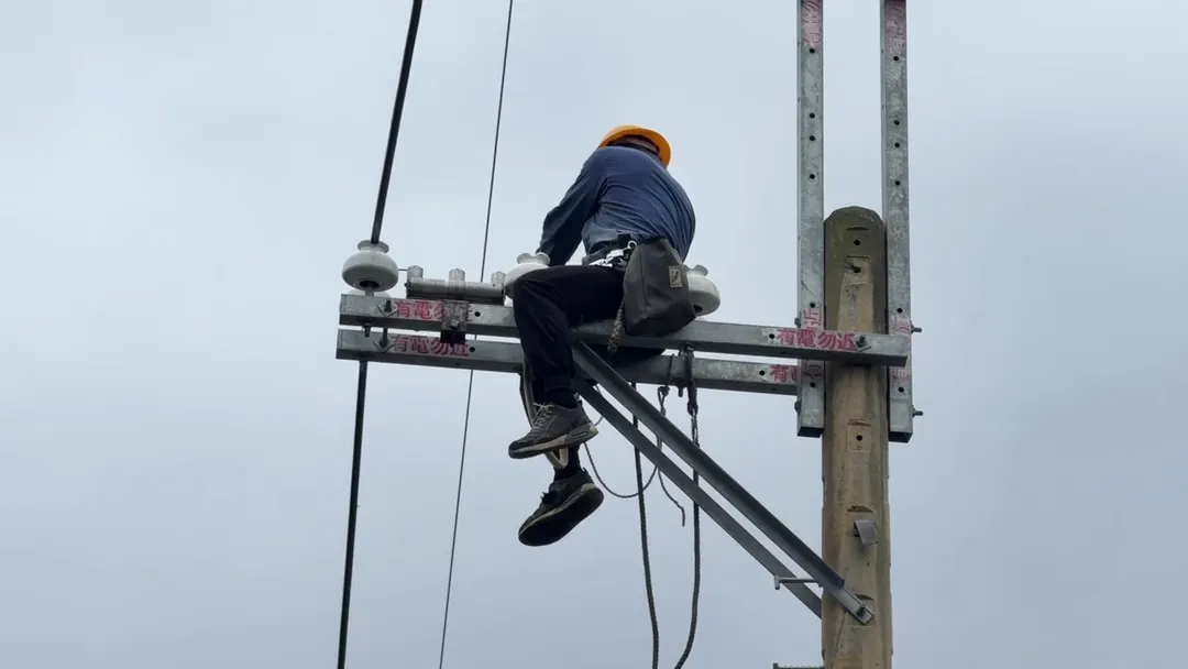台電鳳山區營業處接獲通報後，已立即派員並加派人力前往現場搶修。（圖／資料照／中天新聞）