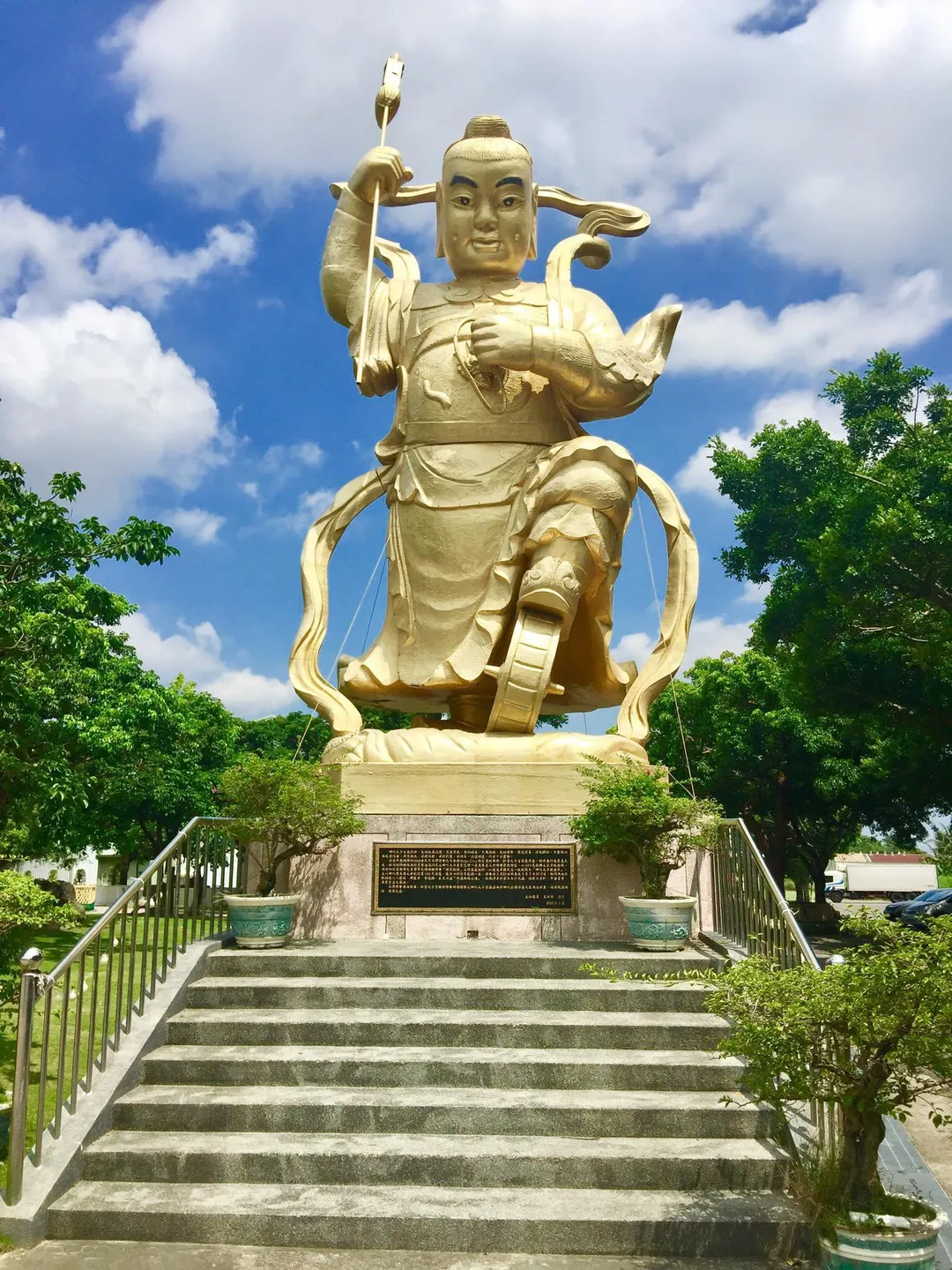 新營太子宮後方的哪吒公園設立太子爺巨大雕像。(圖/新營太子宮)