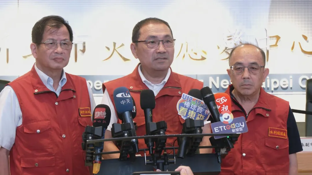 新北市長侯友宜針對颱風是否停班停課議題給予回應。（圖／中天新聞）
