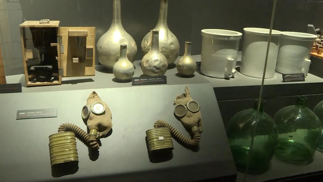 侵華日軍第七三一部隊罪證陳列館展示多項人體實驗用品。（圖／新華社）